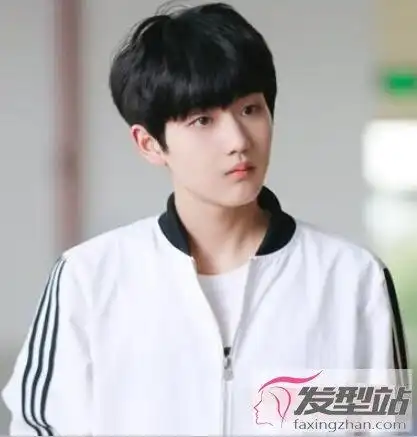 发型男生初中生00后 洋气时尚展现青春活力_发型站_最新流行发型设计