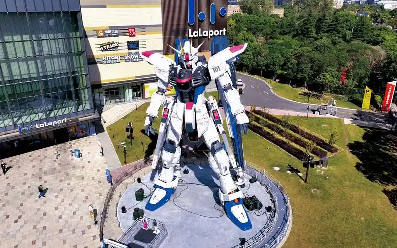 浦东金桥自由高达像