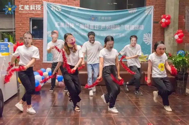 魏总朗诵的英文版本 赢得满堂掌声 节目表演 粽香沁人心 浓浓端午情