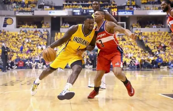 0分0板不用问定是希伯特 美媒已将他比作垃圾桶