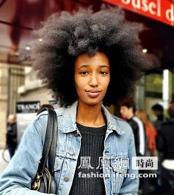 黑人式爆炸头够大胆你就试一试