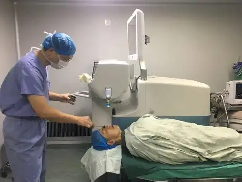 系列报道(一):江西首例"飞秒激光"辅助白内障手术成功完成