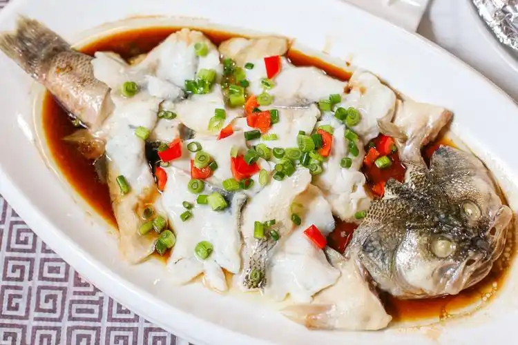 88元抢门市价328元地道私房粤菜4人餐,古法沙姜焗鸡 香葱捞鲈鱼 酸甜