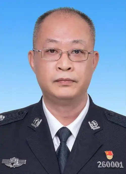揭阳市人民政府党组成员,副市长,市公安局党委书记,局长,督察长,市委