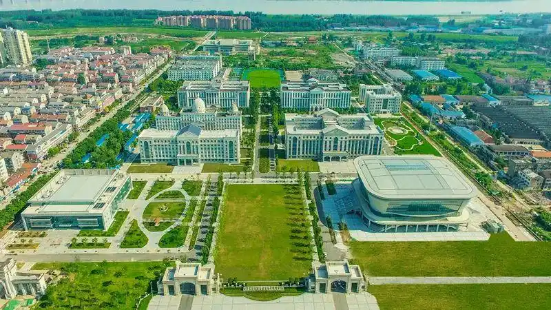 荆州职业技术学院是经湖北省人民政府批准,国家教育部备案,于2001年