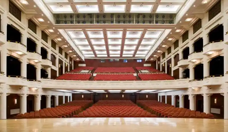 【携程攻略】西安人民剧院(北大街店)景点,1952年从延安搬迁到西安的