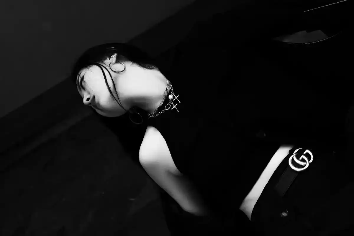 很好奇 什么样的人会刷到这一组照片 #人像摄影 #丧系  # - 抖音