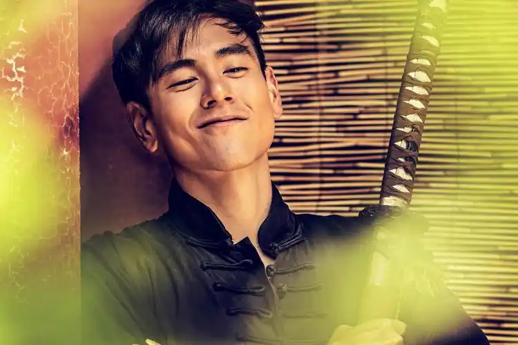 《邪不压正》许晴曼妙身材成功抢镜彭于晏完美肌肉