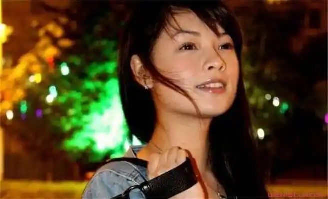 更有郑钤丹和容晖结婚照片