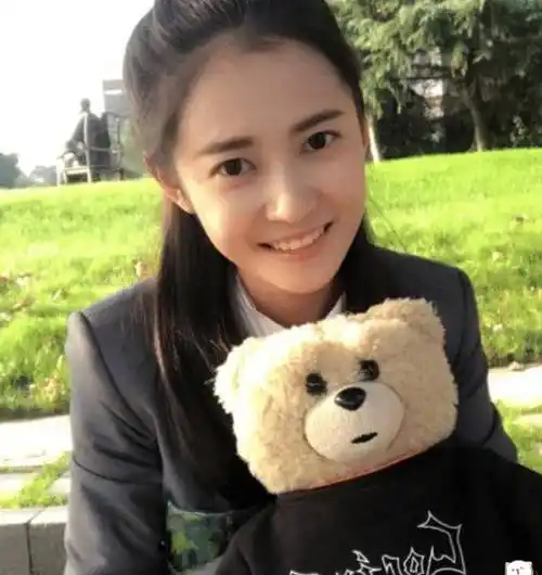 原创陈钰琪坦言上大学时是校花看到她的学生旧照渣男都想恋爱了