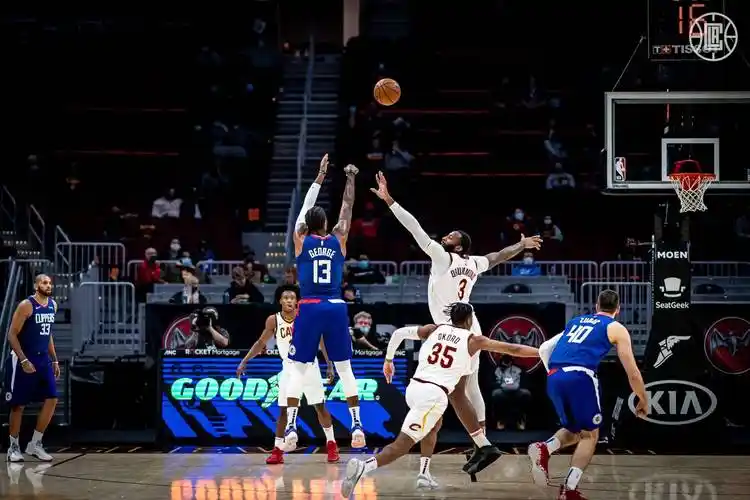 为什么是个人都要喷一下保罗·乔治?_洛杉矶快船