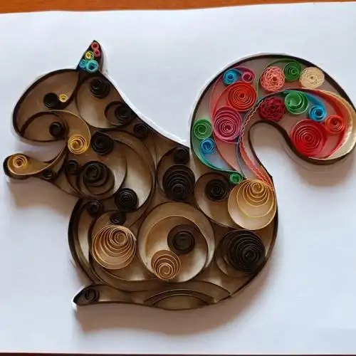 今天也不知道做什么,就做个衍纸小松鼠吧想做点大的,但是不知道做什么