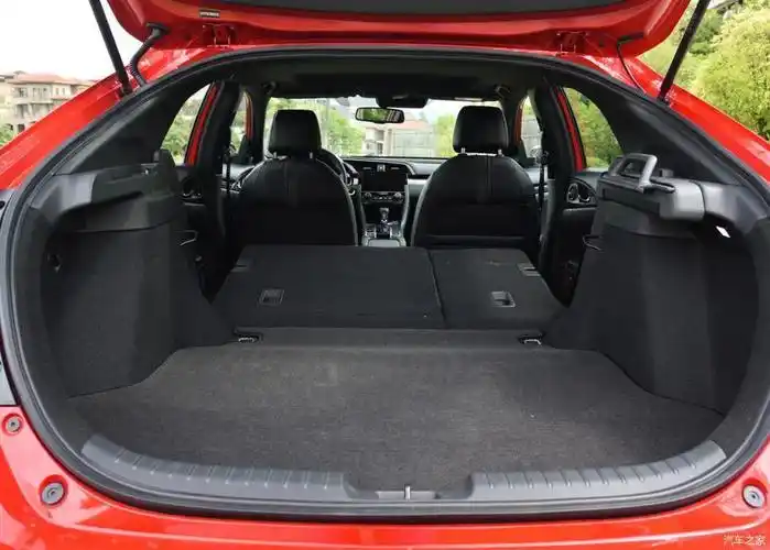 新款本田思域来啦后排放倒可当床15t177马力油耗59l
