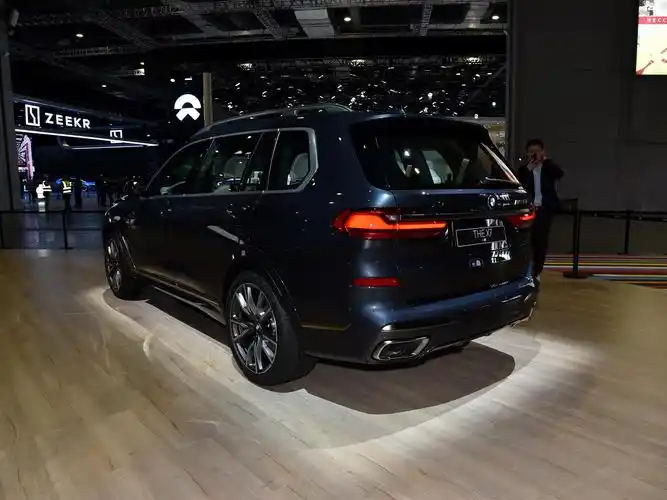 原装进口6座带按摩旗舰,顶级大型suv配v8双涡轮,实拍宝马x7
