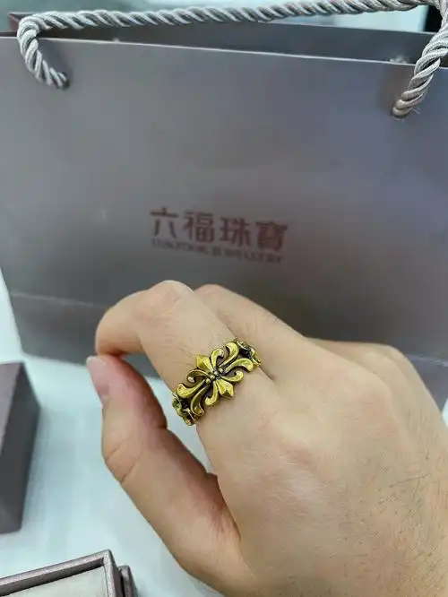 六福珠宝黑金克罗心戒指