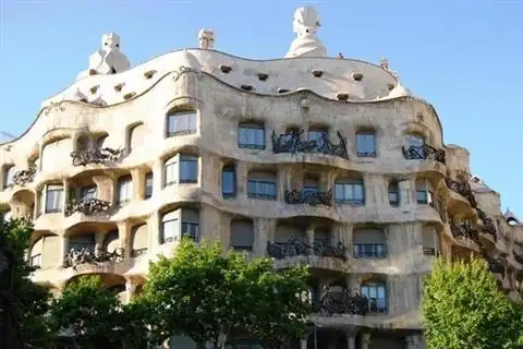 米拉公寓的交通状况