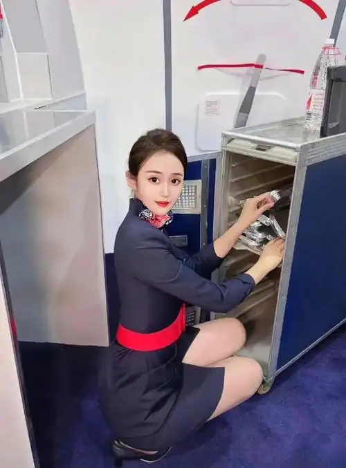 浓浓民族风东航小姐姐的工作和生活照,美美哒吉祥航空