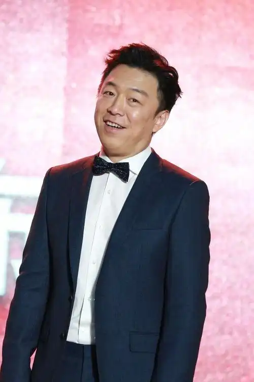 中国首个票房过百亿明星,名下16家公司,自投自演瓜分13亿