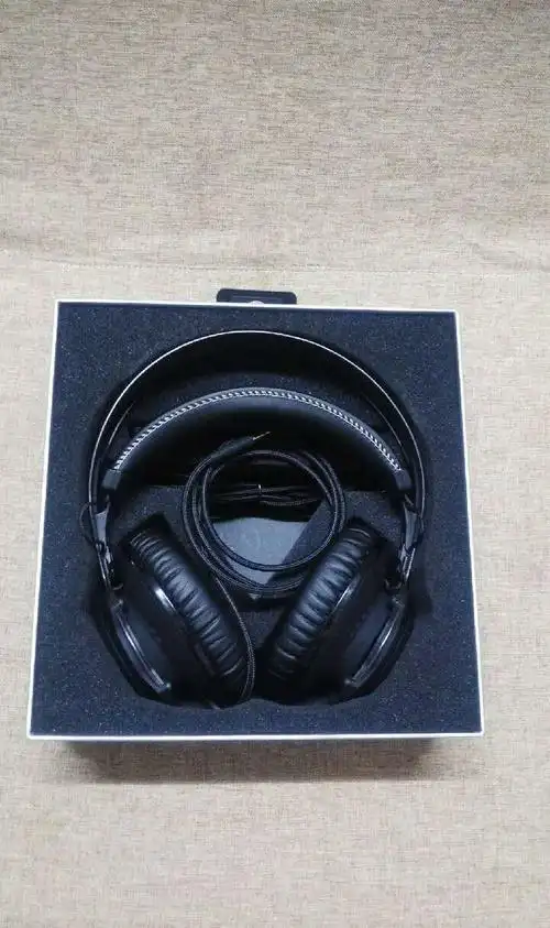 出金士顿黑鹰s耳机