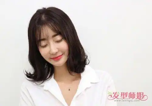 菱形脸女生轻薄刘海中短发发型