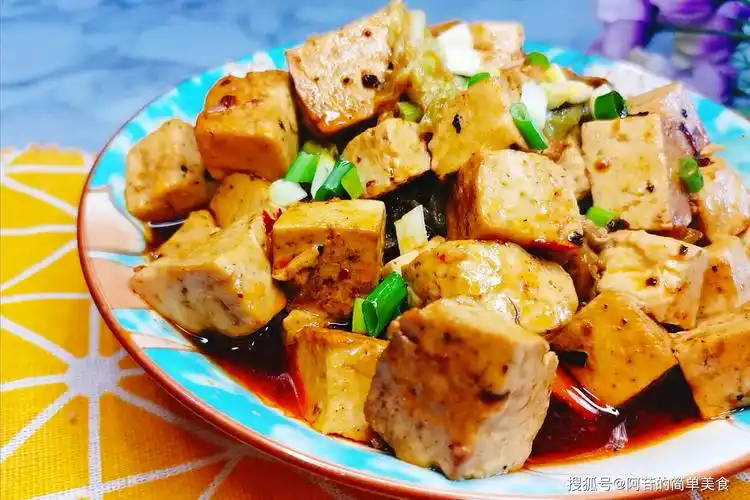 百吃不厌的大白菜炒豆腐咸香味浓微辣有滋味很好吃呀