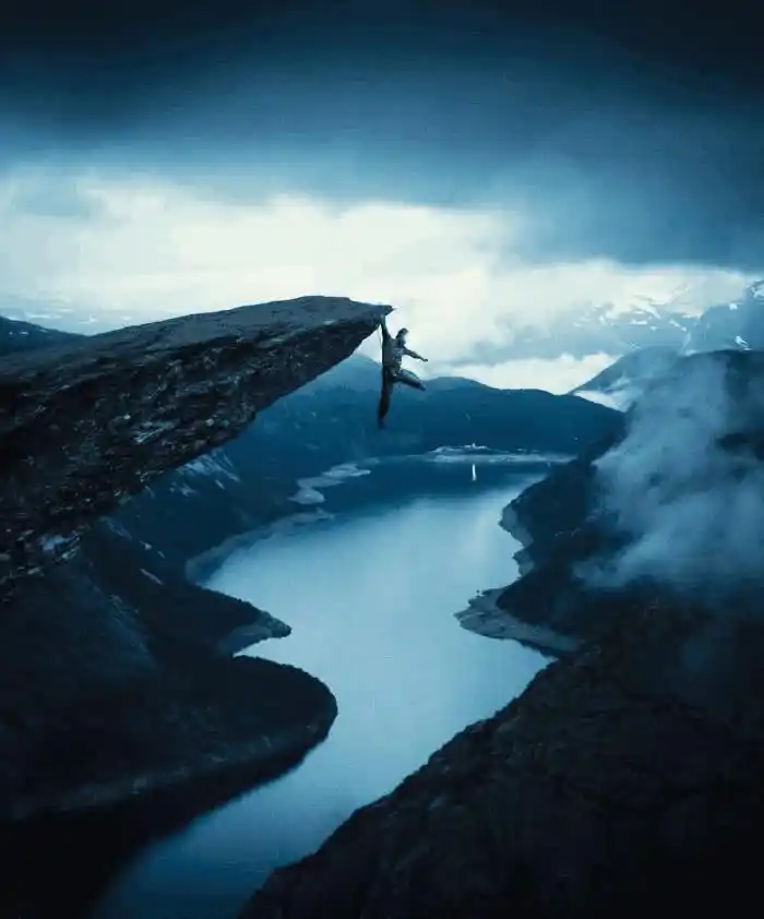 10张在危险边缘的"疯狂"自拍,外国人少果然是有原因的