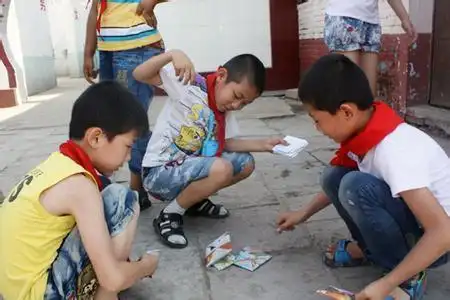 打纸包玩纸炮说来,当年可谓是一种"课本杀手"的存在.