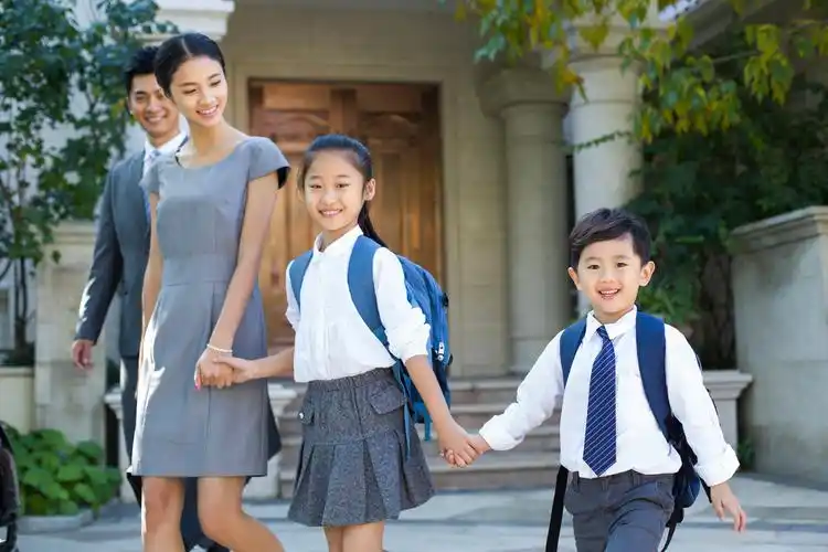 如何配置子女教育金和自己的退休养老金