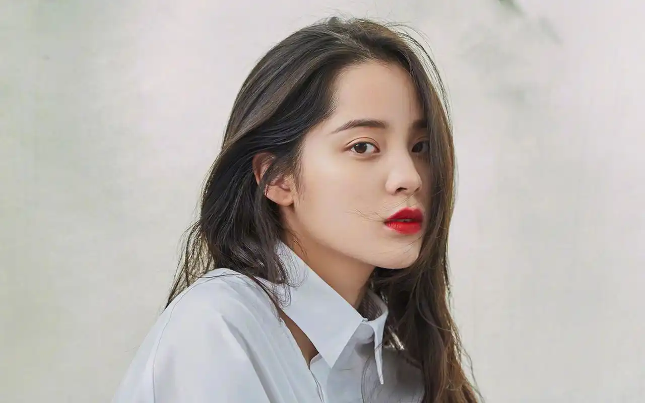 欧阳娜娜成熟性感高清桌面壁纸