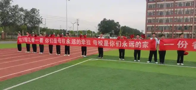 永远的学长永远的国花人菏泽国花学校隆重举行2022届初三毕业典礼