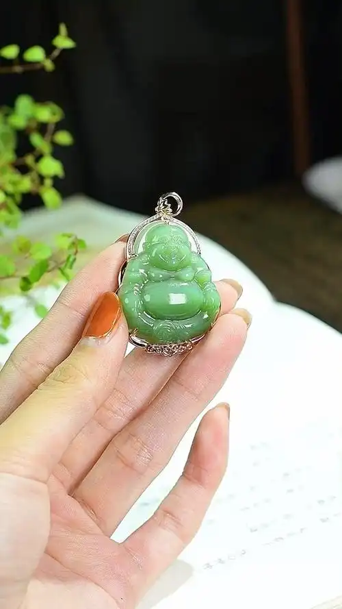 18k金镶玉弥勒佛吊坠精美和田