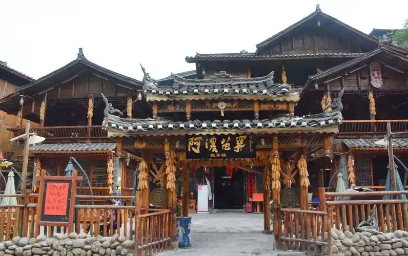 吊脚楼,单门独院,古色古香