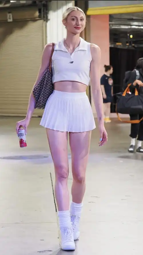 火花今日赛前入场秀 李月汝冲着镜头比yeah,布林克也很靓