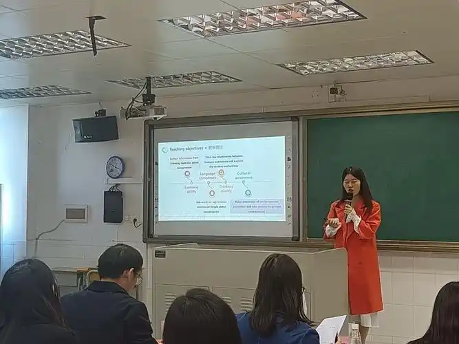 分别是谢凯利老师,刘长颖老师,以及李妍华老师;黄可宜老师,梁芳芳老师