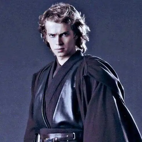 参演了《克隆人的进攻》,他在这部系列当中首次扮演阿纳金·天行者