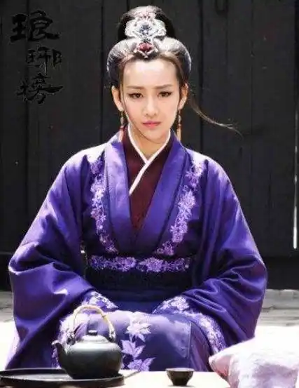 所以王鸥可以从模特一路走到演员,并且凭借琅琊榜和伪装者火遍娱乐圈