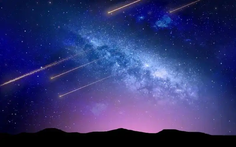 双子座流星雨划过天空集锦