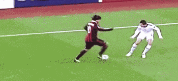 小罗精彩进球视频动图(永远的足球精灵 带你重温小罗的华丽技巧秀)