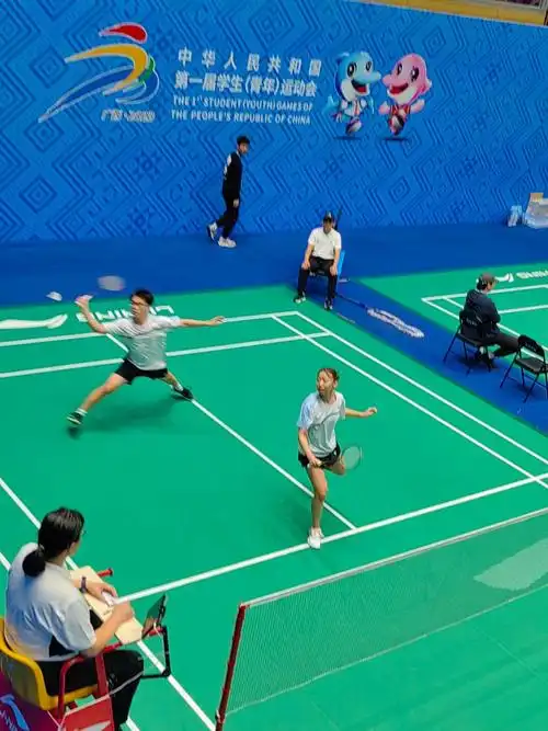 逐梦新时代青春更精彩我校学生在第一届学青会羽毛球比赛中取得佳绩
