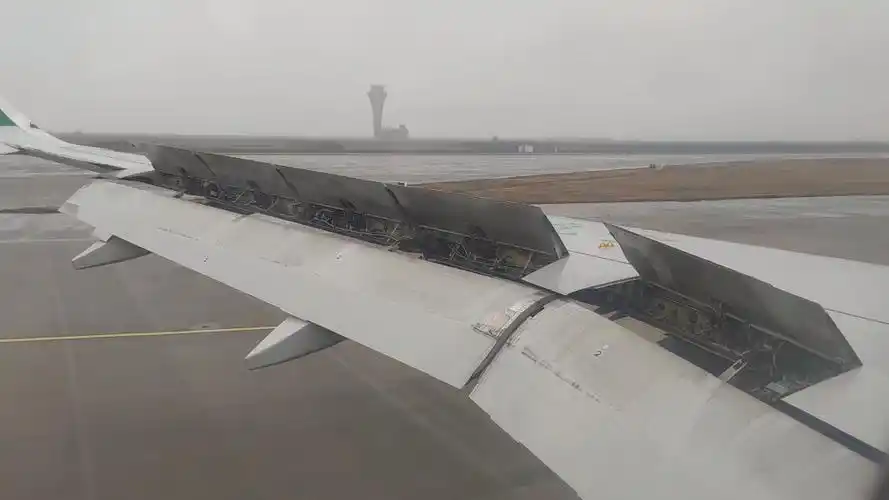 之前学的航空专业,现在才看明白飞机副翼和襟翼里面的构造