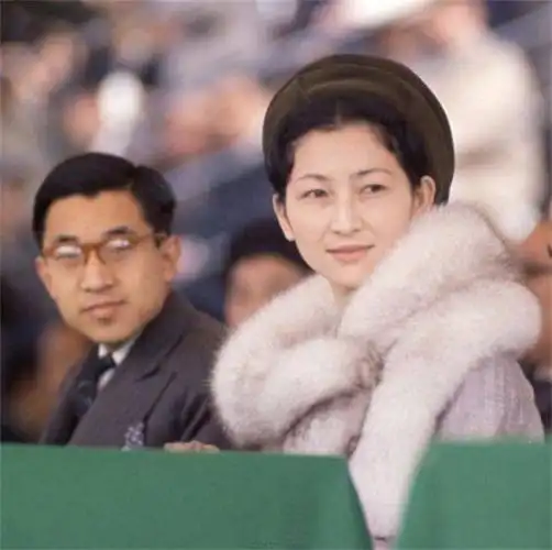 结婚几十年后日本美智子皇后说我和天皇没有爱情拒绝合葬