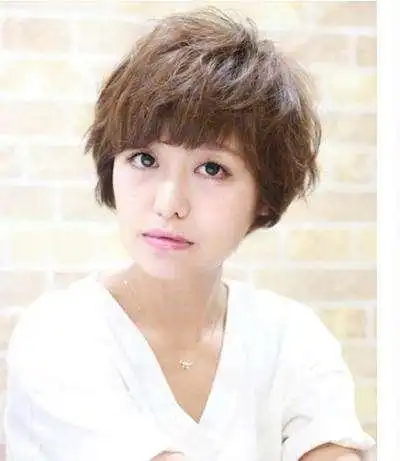 蘑菇头发型示范 时尚可爱还百变