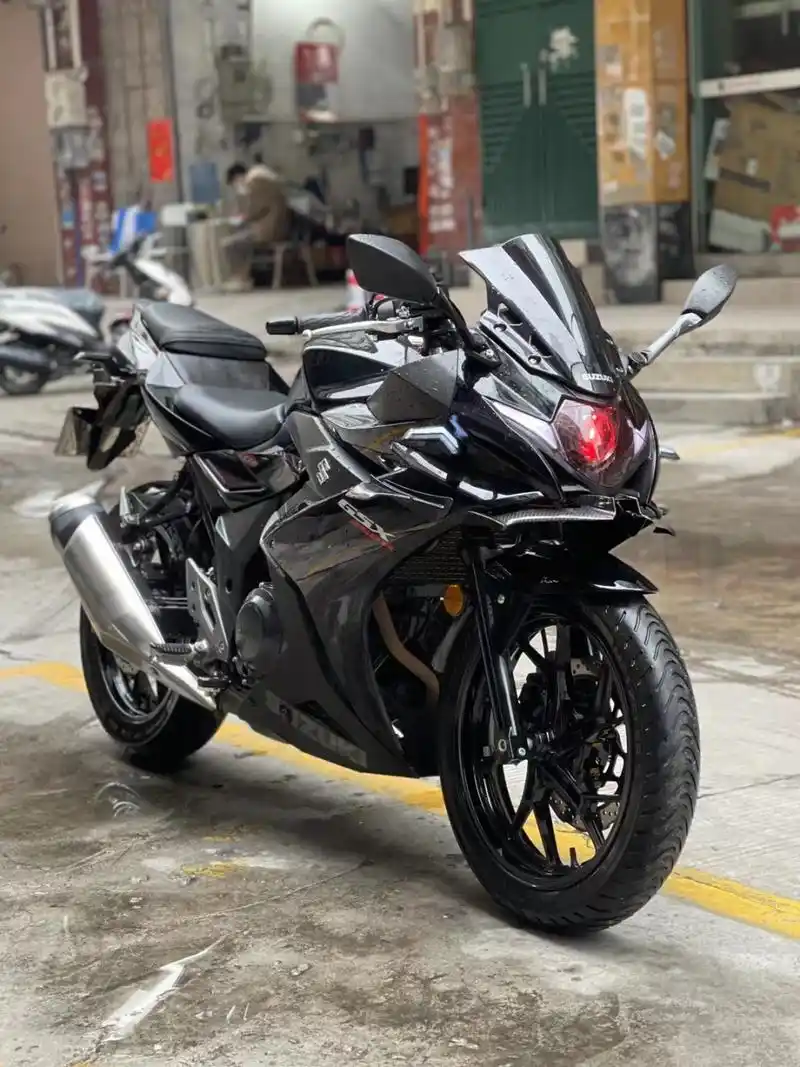铃木gsx250r黑武士 铃木gsx250r 22年 公户必须过户 改装天使眼大灯