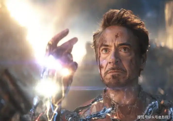 里打响指的钢铁侠,以及《蜘蛛侠:英雄远征》里和荷兰弟同框的钢铁侠