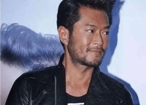 为了能让更多人喜欢上有能力的自己,所以古天乐自己去特意晒黑,而晒黑