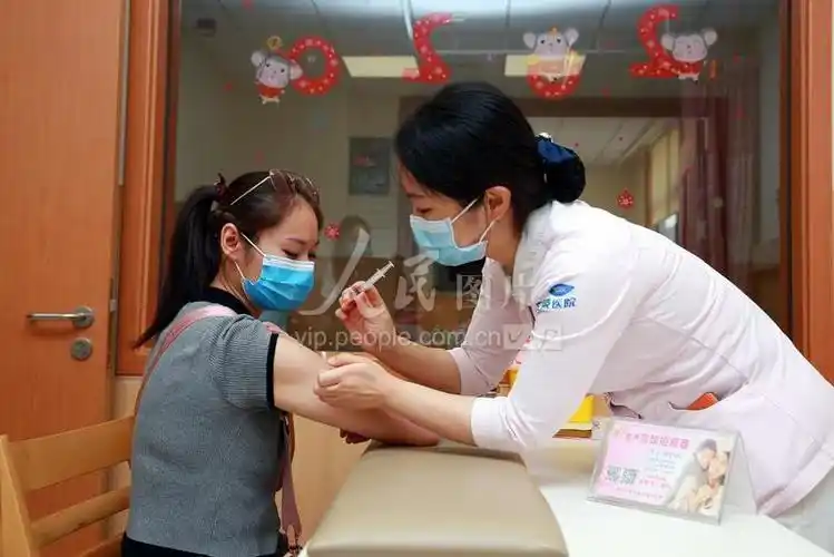 浙江东阳:首批国产二价宫颈癌疫苗开打