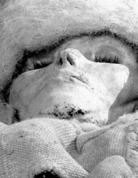 中国出土最美千年女尸小河公主微笑沉睡三千载