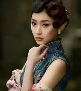 民国旗袍盘发教程 告诉你民国旗袍盘发如何扎(2)