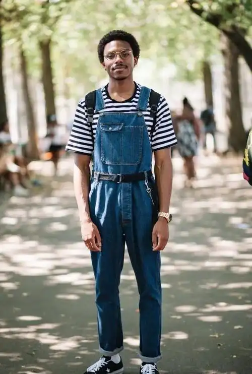 很多男生想穿不敢穿,穿背带裤的男生真的一点都不俗气!
