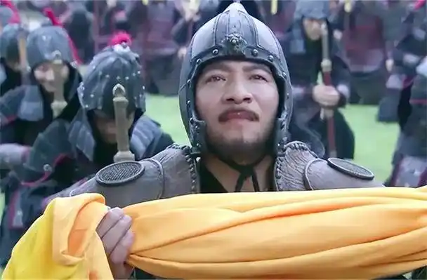 黄袍加身后,赵匡胤在宰相面前大哭,他拔刀威胁宰相:今日须天子